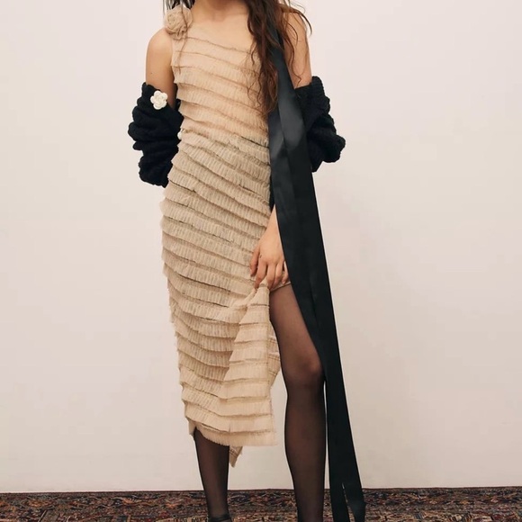 Kimchi Blue Dresses & Skirts - Kimchi Blue Asymmetrical Cream Dress